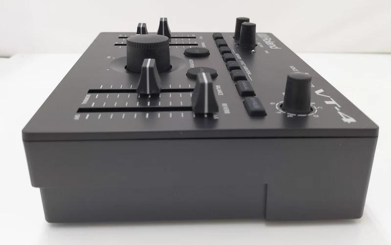 ROLAND Voice Transformers VT-4