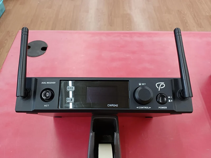 CLASSIC PRO Drahtloses Mikrofonsystem CWR242S
