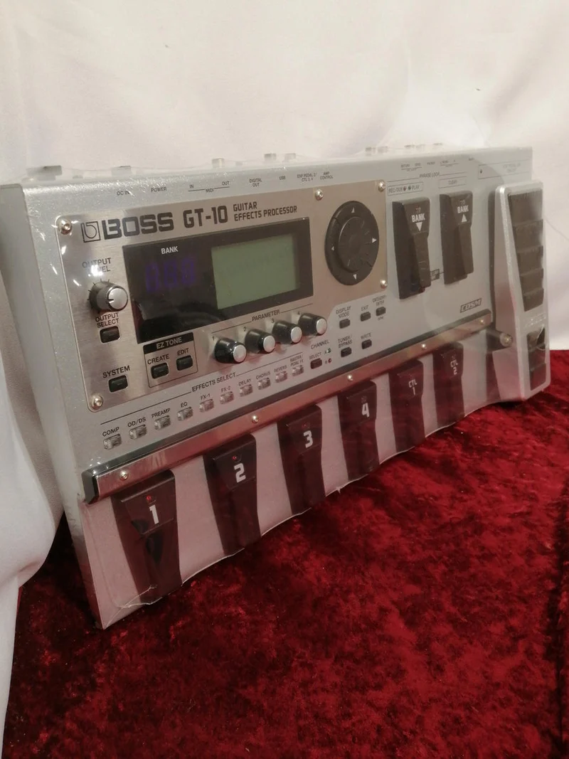 BOSS Multi-Effektgerät GT-10