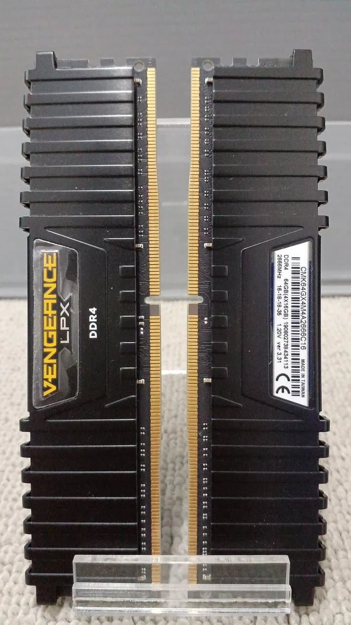CORSAIR Speicher CMK64GX4M4A2666C16