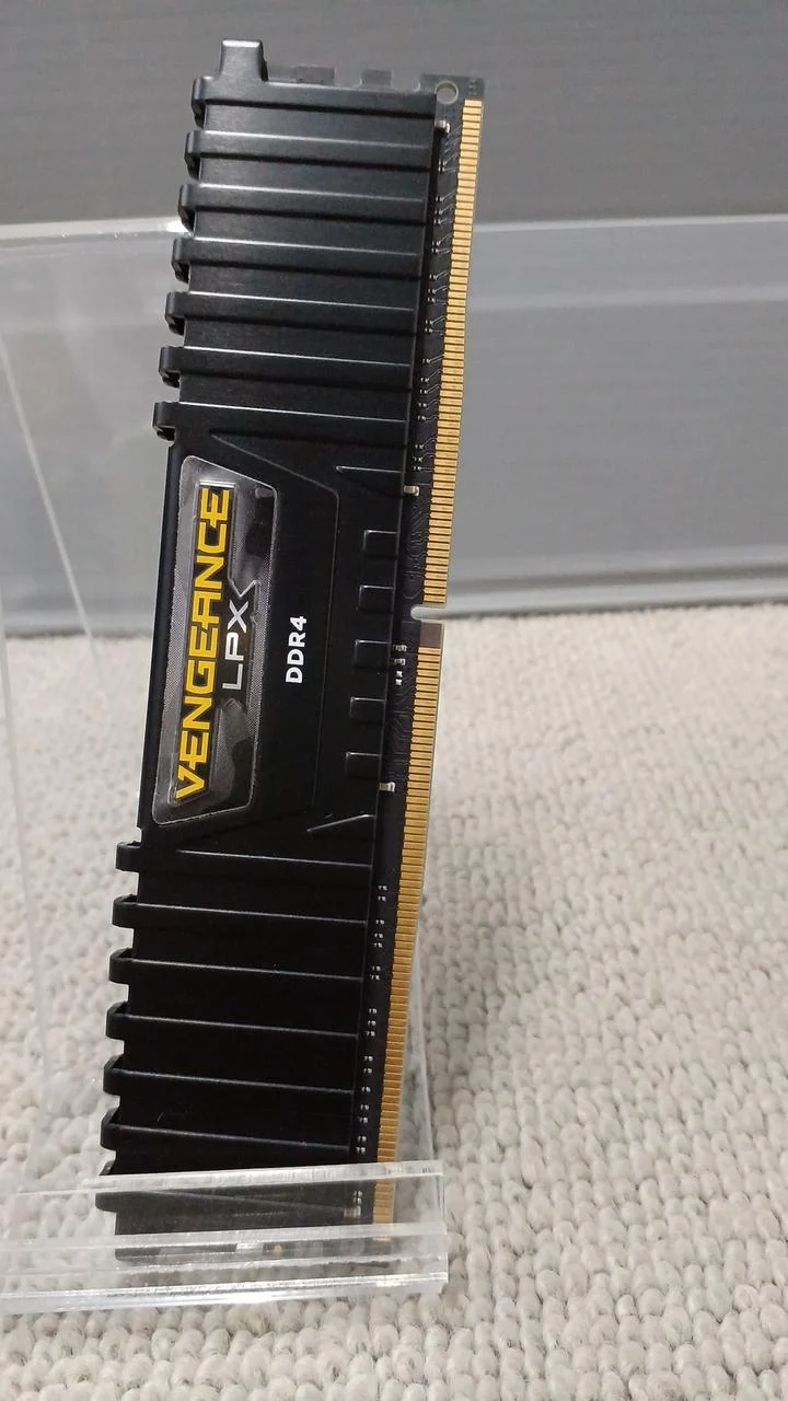 CORSAIR Speicher CMK64GX4M4A2666C16