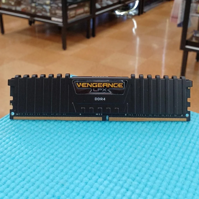 CORSAIR PC-Speicher CMK32GX4M2A2666C16