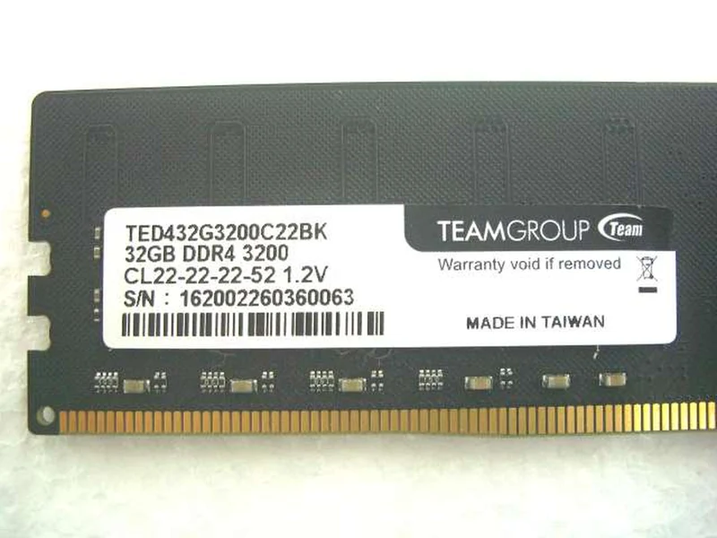 TEAM DDR4-Speicher 32 GB Desktop TED432G3200C22BK