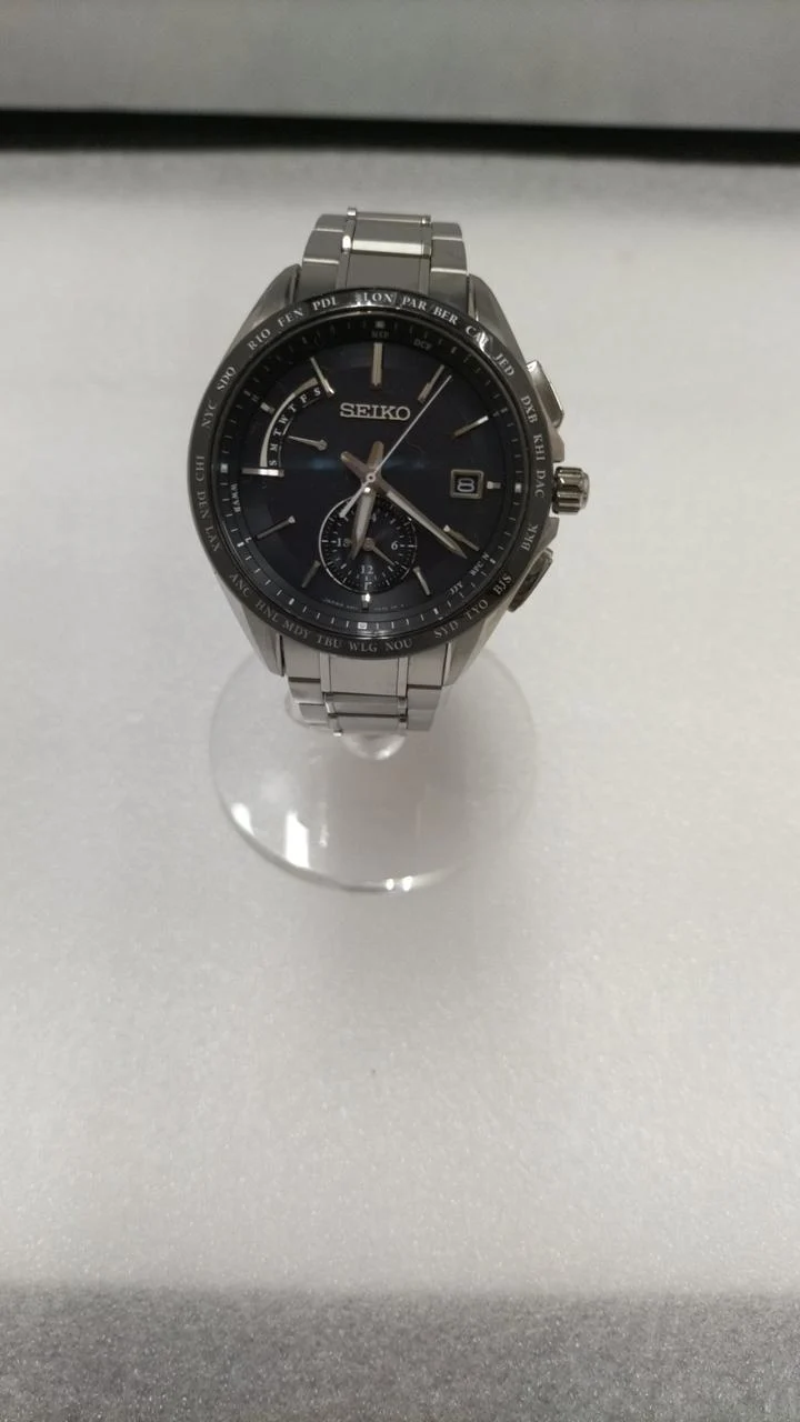 SEIKO Solar-Armbanduhr 8B63-0AA0