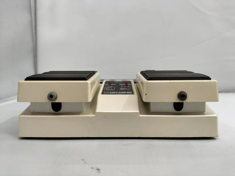 BOSS Twin-Pedal-Version DD-20 mit einer maximalen Verzögerungszeit von bis zu 23 Sekunden