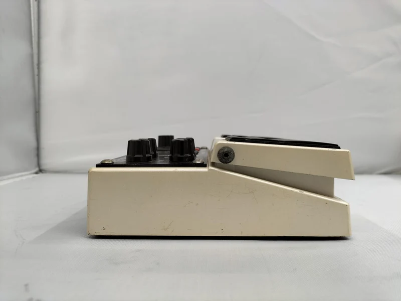 BOSS Twin-Pedal-Version DD-20 mit einer maximalen Verzögerungszeit von bis zu 23 Sekunden