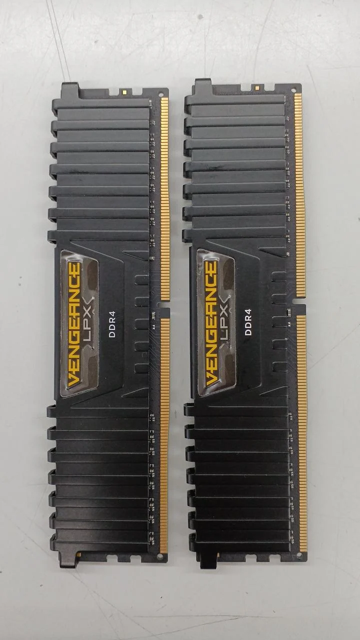 CORSAIR Desktop-Speicher CMK16GX4M2A2133C13