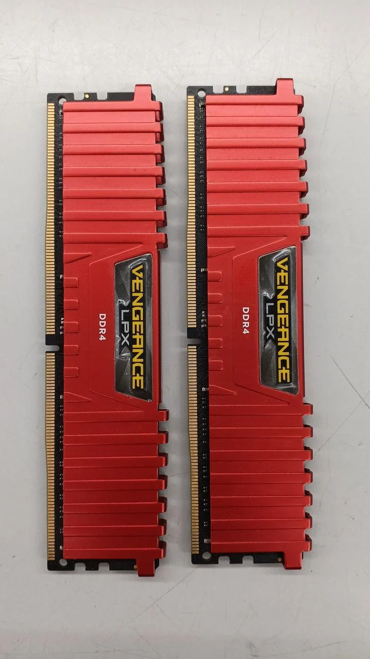 CORSAIR Desktop-Speicher CMK32GX4M2A2666C16R