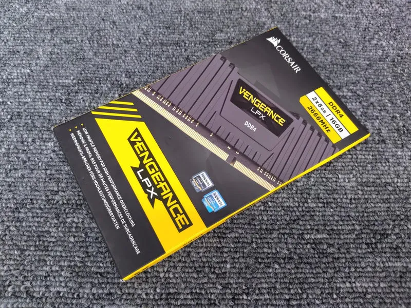 CORSAIR PC-Speicher CMK16GX4M2A2666C16