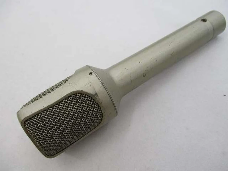 SONY Dynamisches Mikrofon F-560