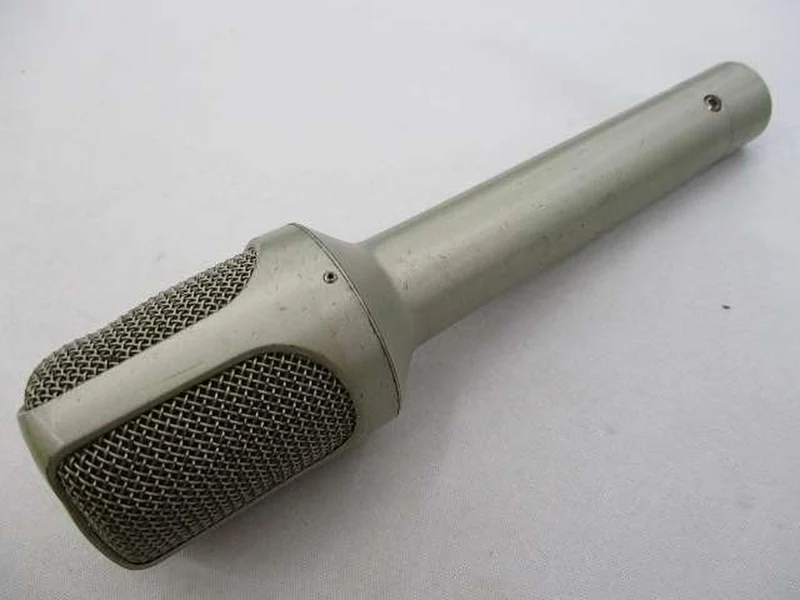 SONY Dynamisches Mikrofon F-560
