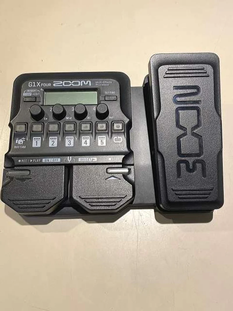 ZOOM Multi-Effekte G1X FOUR