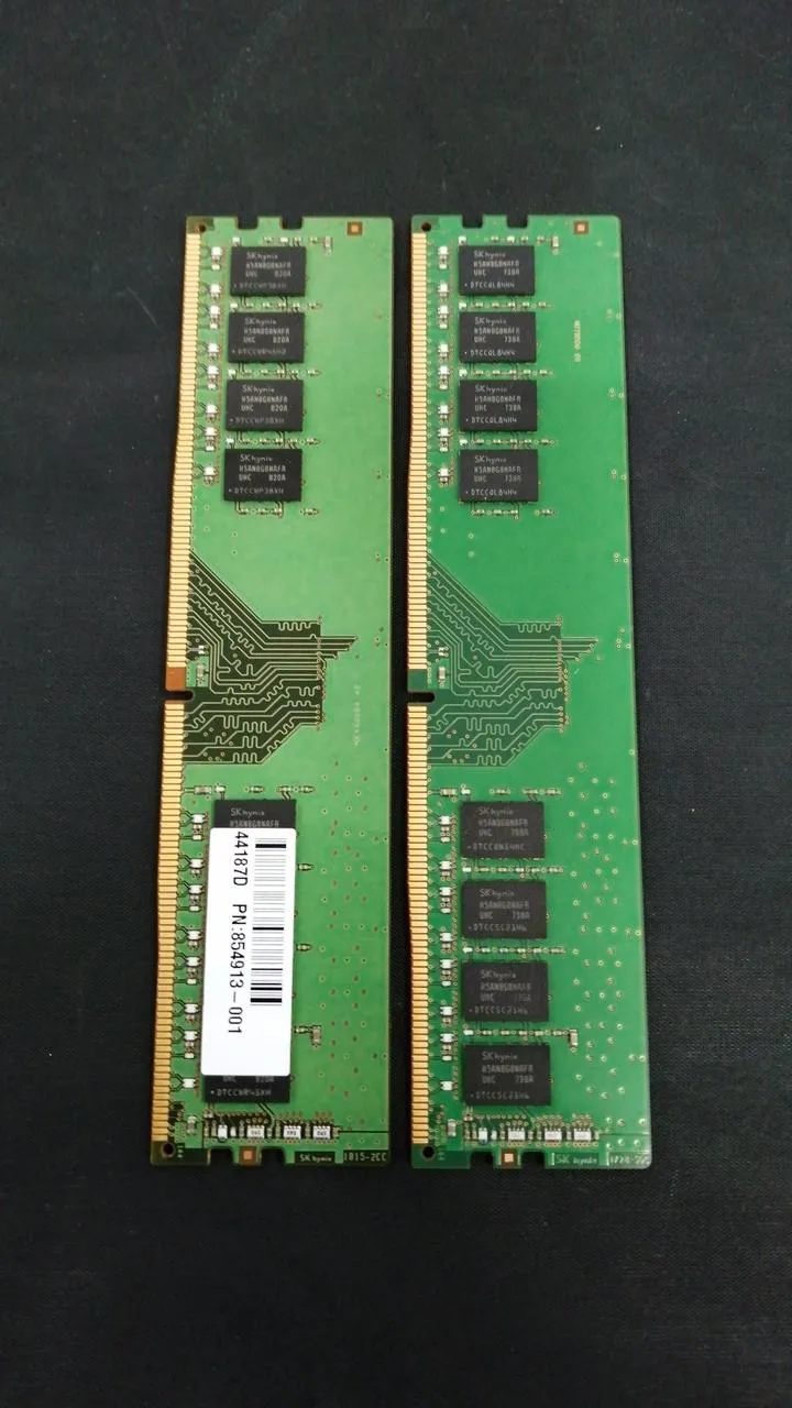 SK HYNIX DDR4-Speicher 8 GB x 2 Riegel HMA81GU6AFR8N
