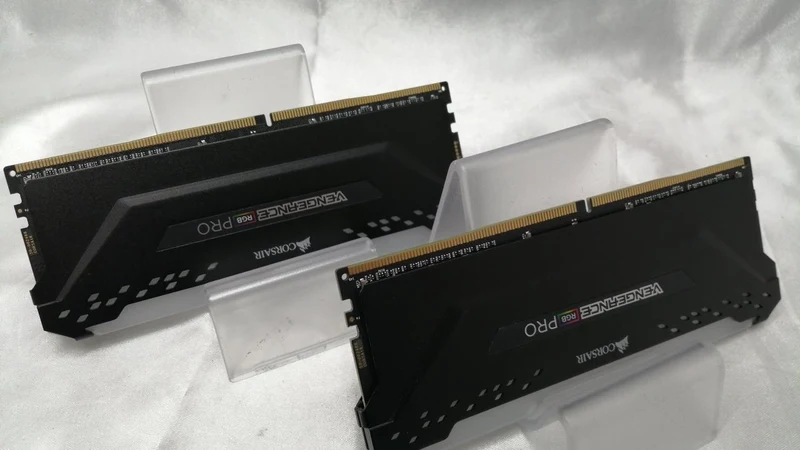 CORSAIR PC-Speicher CMW32GX4M2A2666C16