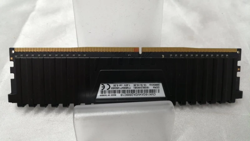 CORSAIR PC-Speicher CMK16GX4M2A2666C16