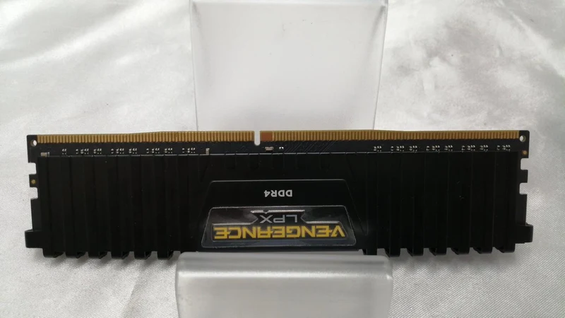 CORSAIR PC-Speicher CMK16GX4M2A2666C16