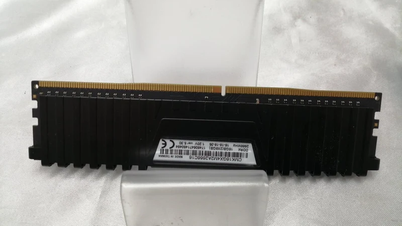 CORSAIR PC-Speicher CMK16GX4M2A2666C16