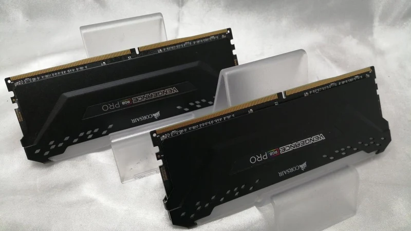 CORSAIR PC-Speicher CMW32GX4M2A2666C16