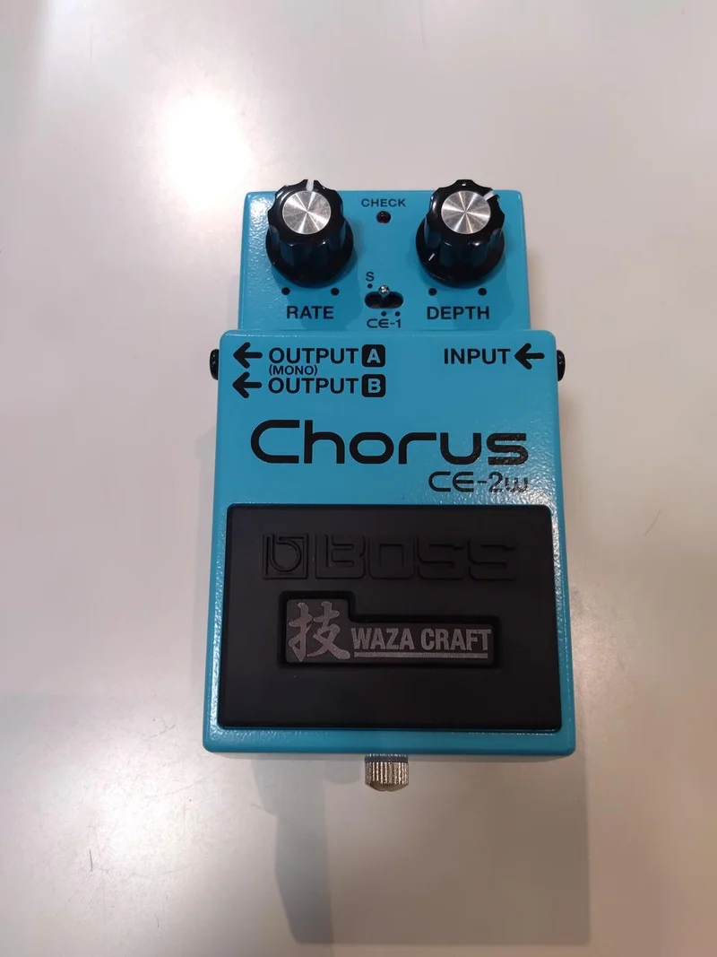 BOSS Effektpedal: CE-2W