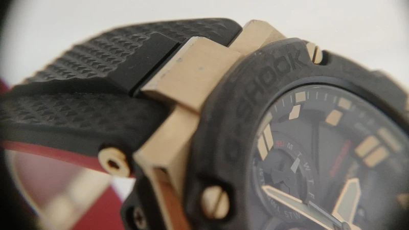 CASIO G-SHOCK Gold Tornado GST-B100 35-jähriges Jubiläum