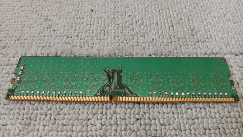 SKHYNIX Speicher HMA81GU6MFR8N