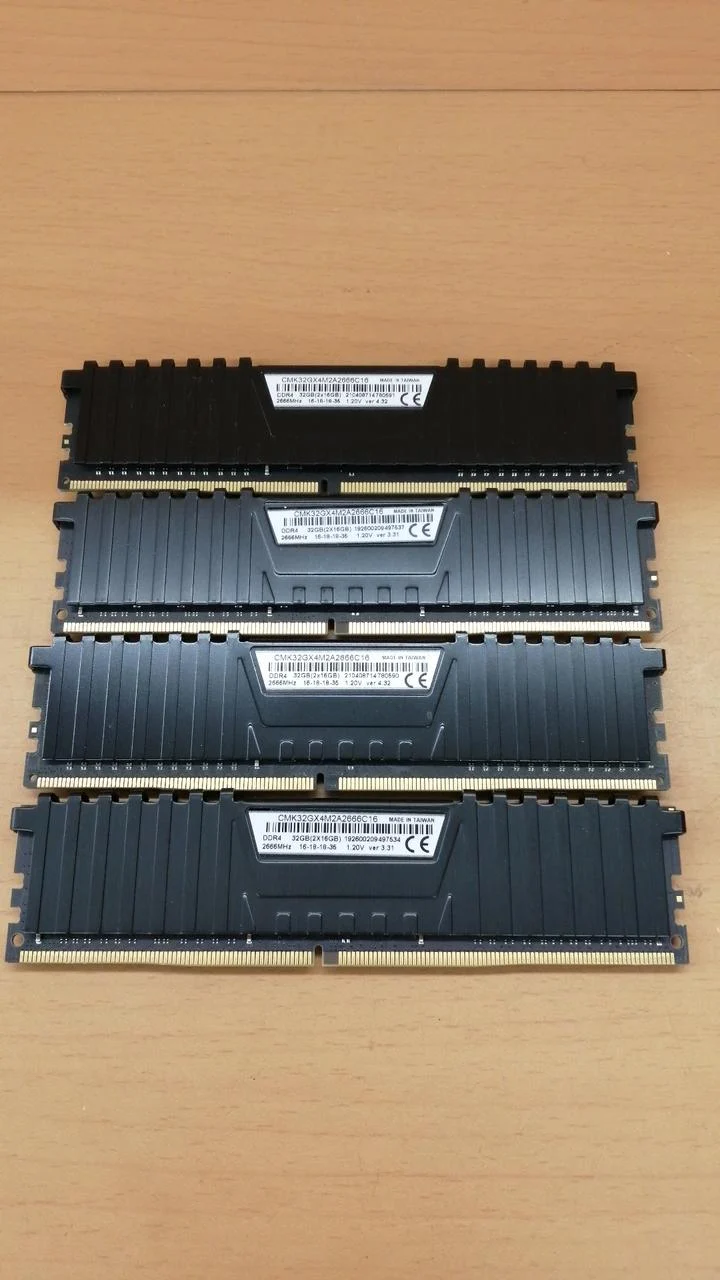 CORSAIR Arbeitsspeicher (4 x 16 GB) CMK32GX4M2A2666C16