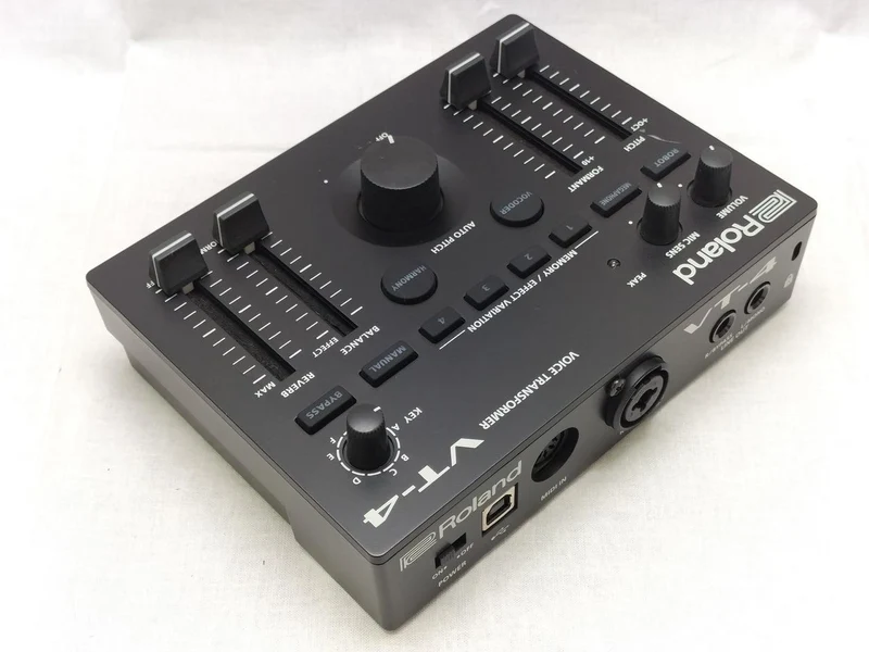 ROLAND Vocal Effects VT-4