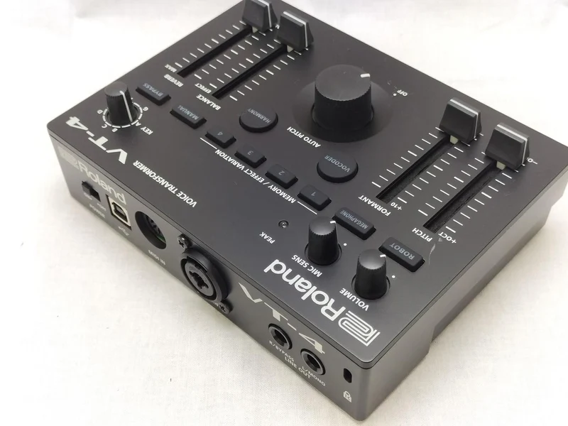 ROLAND Vocal Effects VT-4