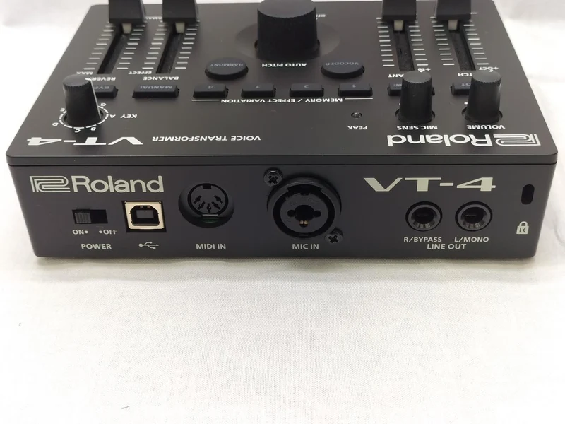 ROLAND Vocal Effects VT-4