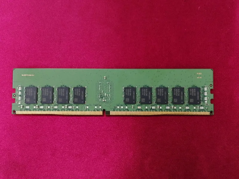 SAMSUNG Speicher M393A1G40EB1