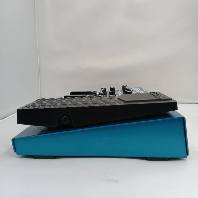 BOSS Multi-Effektpedal für Gitarre ME-50