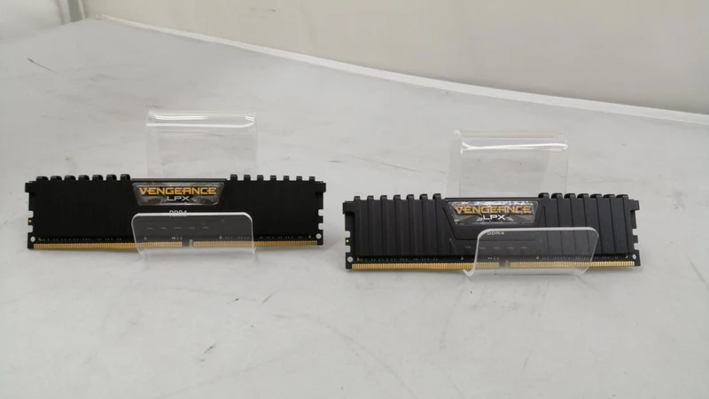 CORSAIR Arbeitsspeicher CMK32GX4M2E3200C16