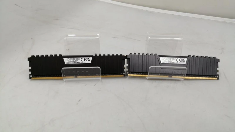 CORSAIR Arbeitsspeicher CMK32GX4M2E3200C16