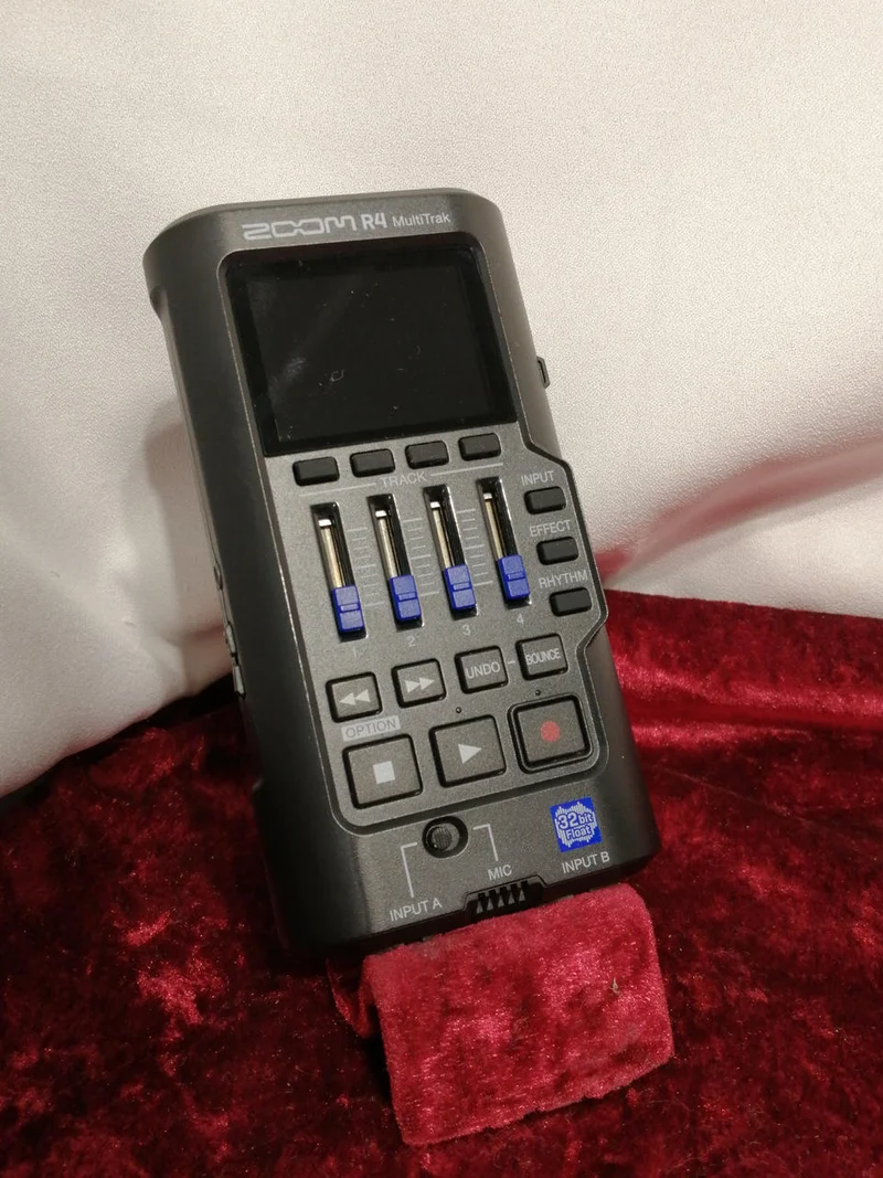 ZOOM MTR R4