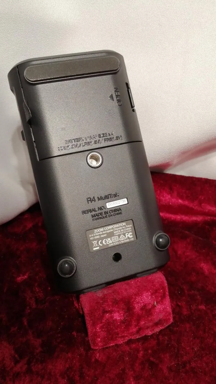 ZOOM MTR R4