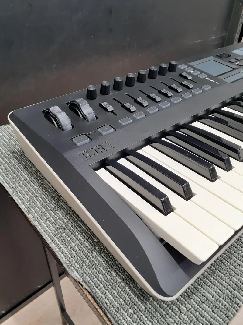 KORG MIDI-Keyboard TAKTILE-49