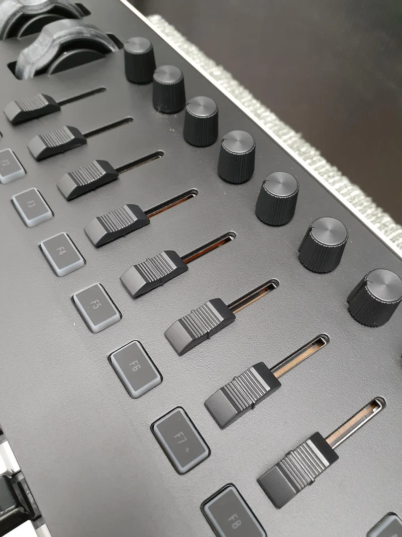 KORG MIDI-Keyboard TAKTILE-49