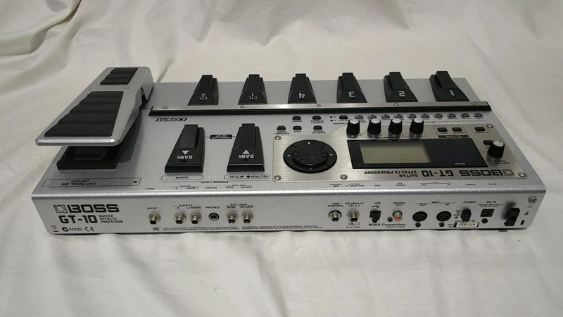 BOSS Multi-Effektgerät GT-10