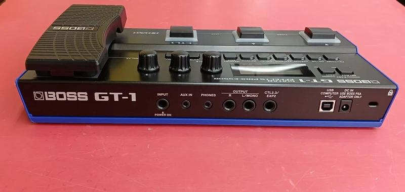 BOSS Multi-Effektgerät GT-1