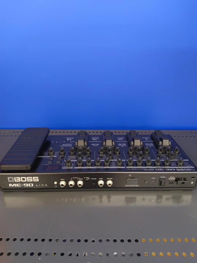 BOSS Multi-Effektpedal ME-90