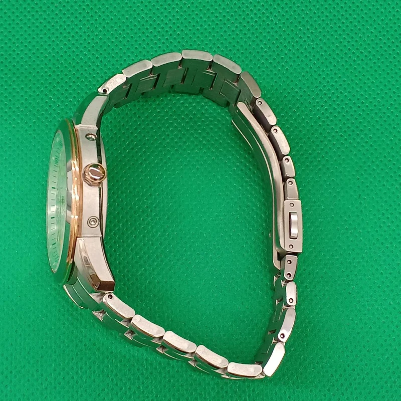 CITIZEN EXCEED Eco-Drive Funkgesteuerte Uhr H111-T016961