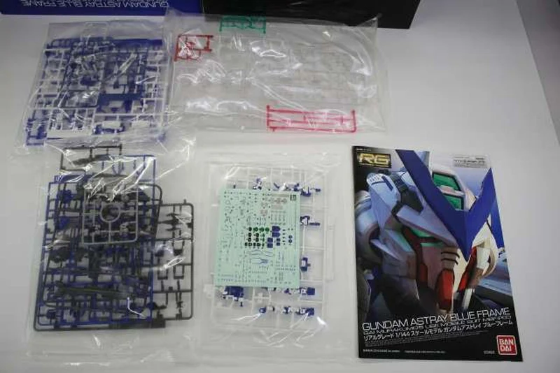 BANDAI Plastikmodell RG 1/144 Gundam Astray Blue Frame
