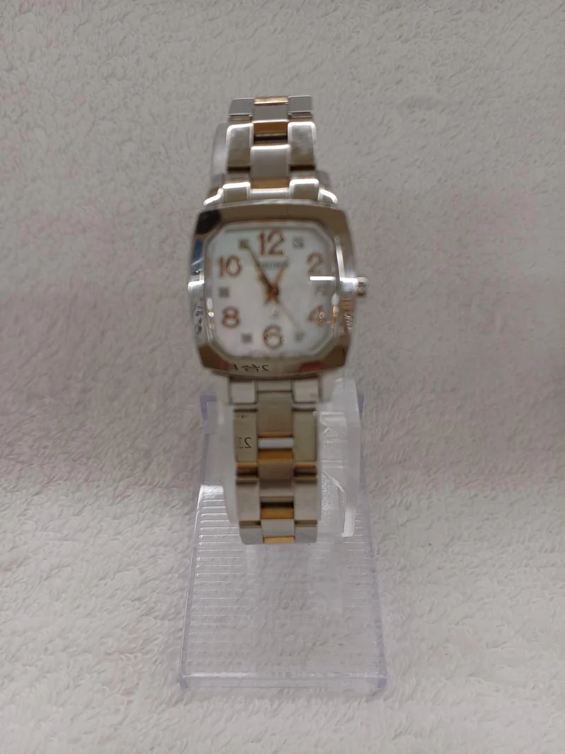 SEIKO Quarz-Armbanduhr 1F21-0BC0