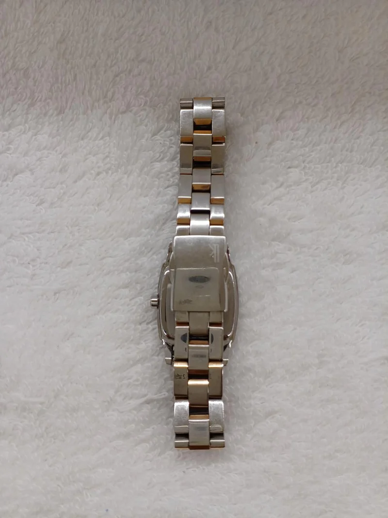 SEIKO Quarz-Armbanduhr 1F21-0BC0
