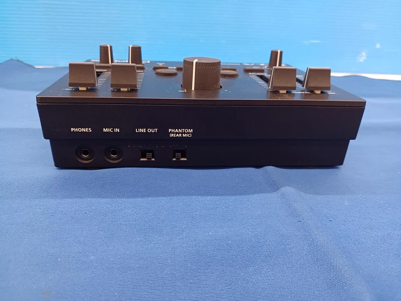 ROLAND Vocal Effects VT-4