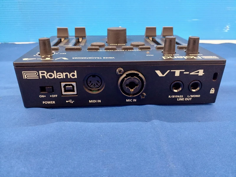 ROLAND Vocal Effects VT-4