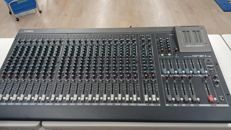 [SCHROTT] YAMAHA Mixer GF24/12