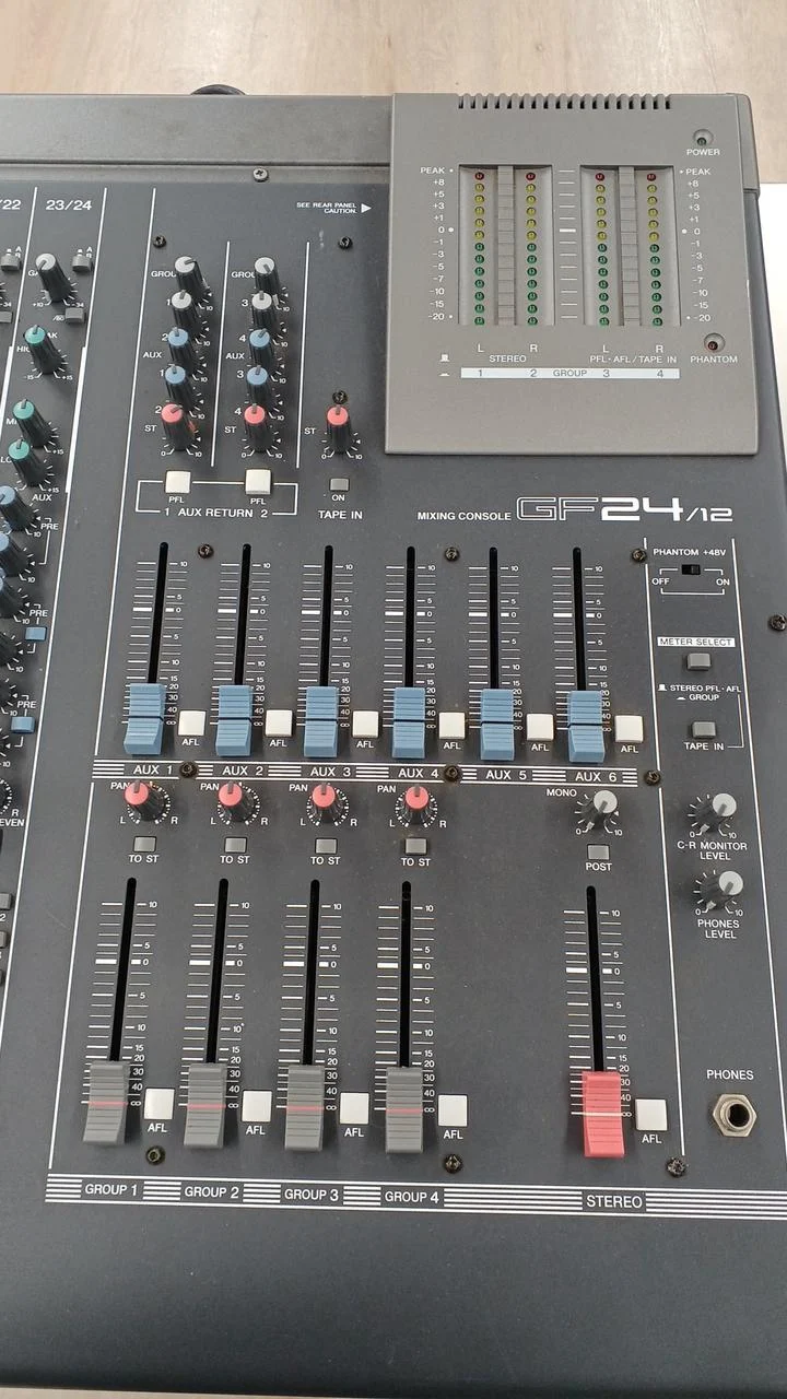 [SCHROTT] YAMAHA Mixer GF24/12