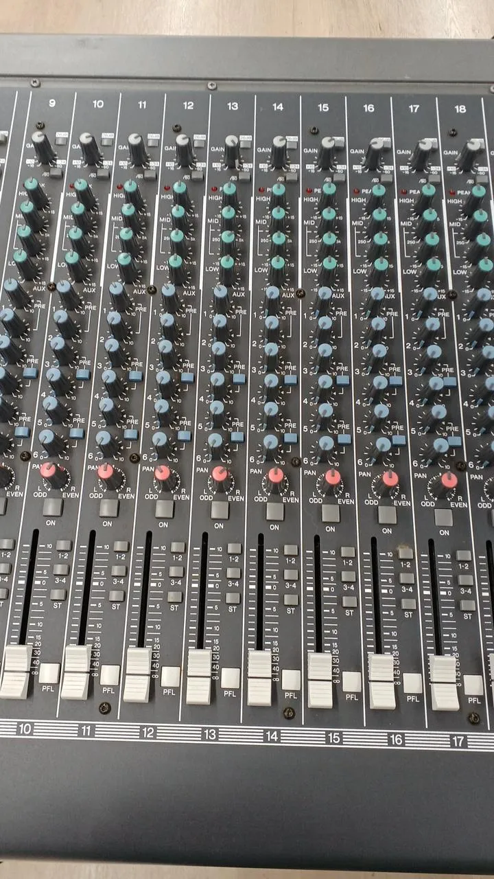 [SCHROTT] YAMAHA Mixer GF24/12