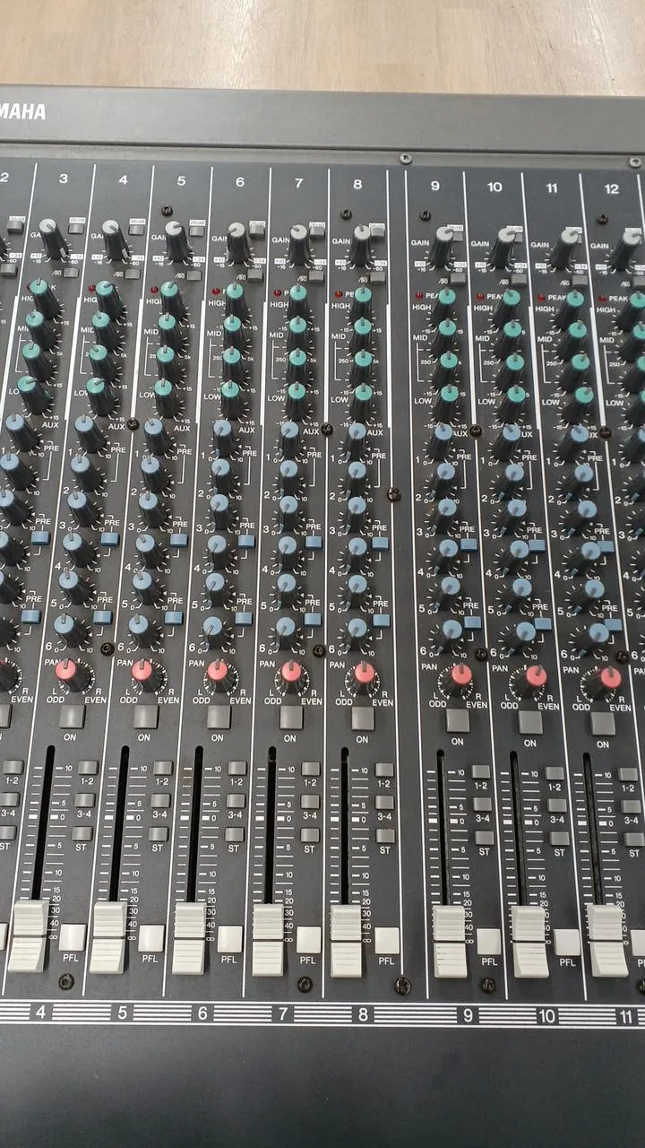 [SCHROTT] YAMAHA Mixer GF24/12